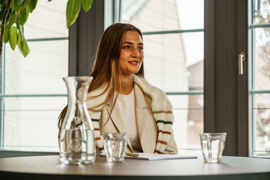 amina-1920.jpg amina-1920