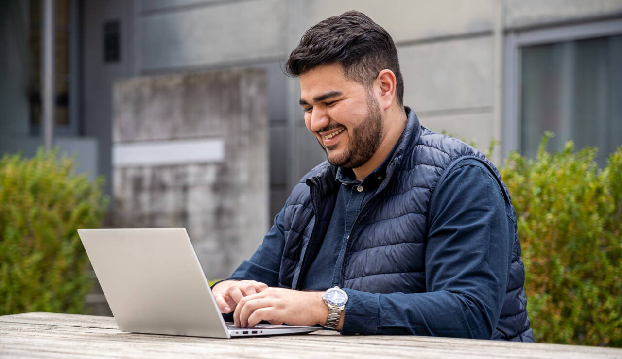nour-laptop.jpg