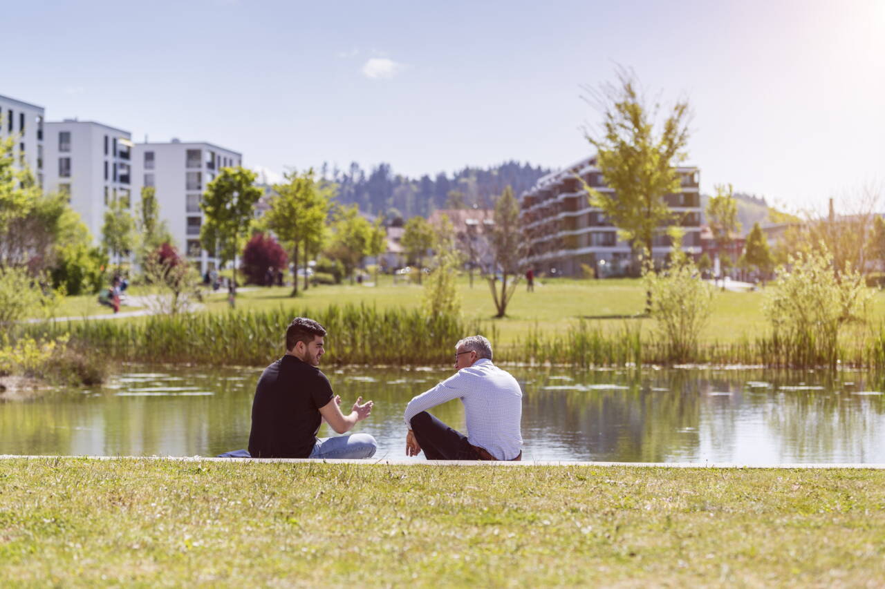 besprechung_see_sonnig.jpg Essere vicino ai clienti. Tra payroll e digitalizzazione. È proprio ciò che ti appassiona.