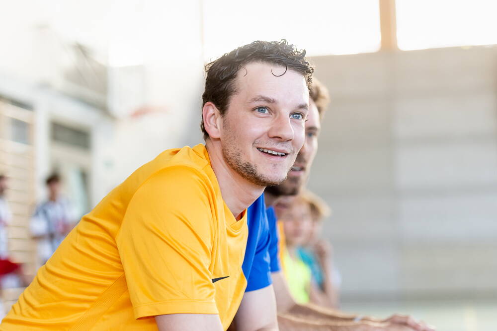 auf_der_spielerbank.jpg auf_der_spielerbank.jpg